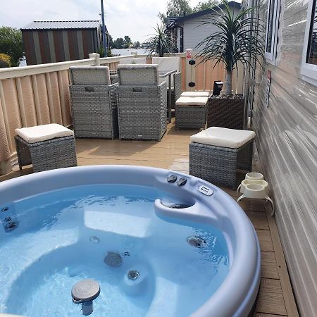 Relaxing Breaks With Hot Tub At Tattershal Lakes 3 Bedroom Tattershall Eksteriør bilde