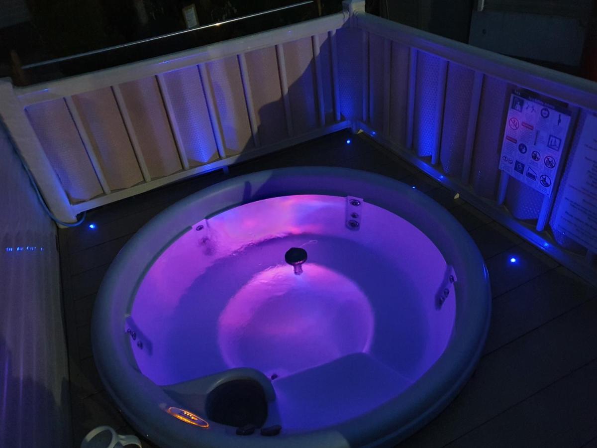 Relaxing Breaks With Hot Tub At Tattershal Lakes 3 Bedroom Tattershall Eksteriør bilde