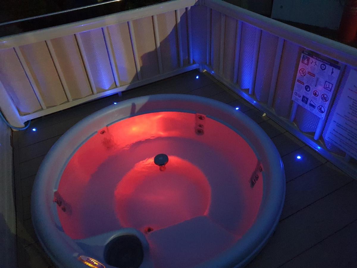 Relaxing Breaks With Hot Tub At Tattershal Lakes 3 Bedroom Tattershall Eksteriør bilde