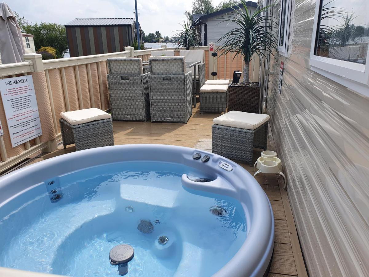 Relaxing Breaks With Hot Tub At Tattershal Lakes 3 Bedroom Tattershall Eksteriør bilde