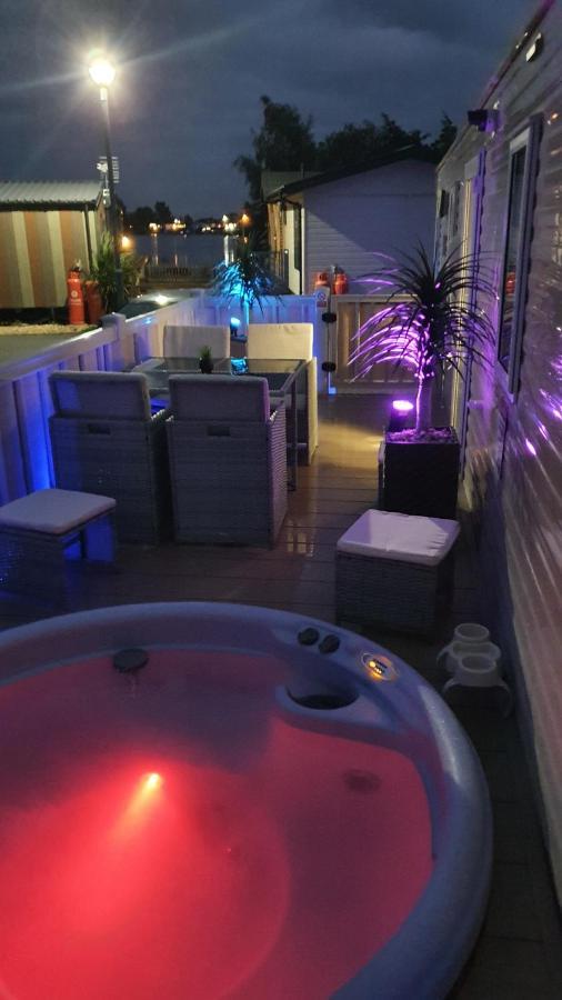 Relaxing Breaks With Hot Tub At Tattershal Lakes 3 Bedroom Tattershall Eksteriør bilde