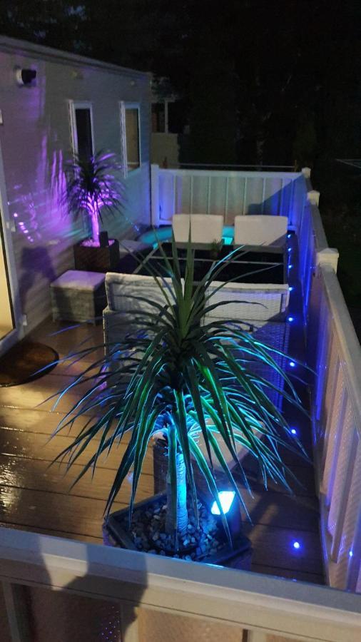 Relaxing Breaks With Hot Tub At Tattershal Lakes 3 Bedroom Tattershall Eksteriør bilde